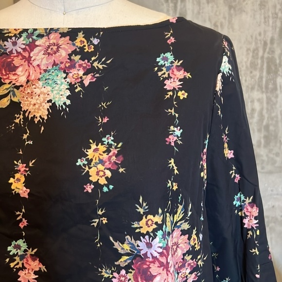 Alice and Olivia Flared Sleeve Printed Top - Picture 4 of 10